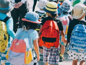 Kids dressed up and on a field trip.